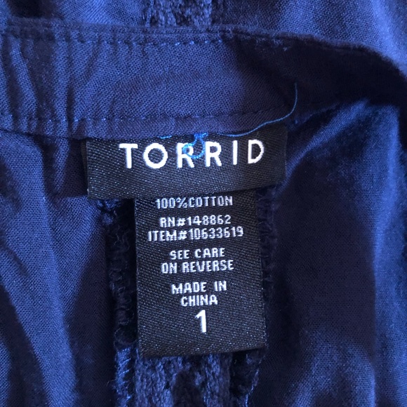 Torrid | Blue Lace Inset Sleeveless Top High-Neck Keyhole Back Size 1X - Picture 3 of 4